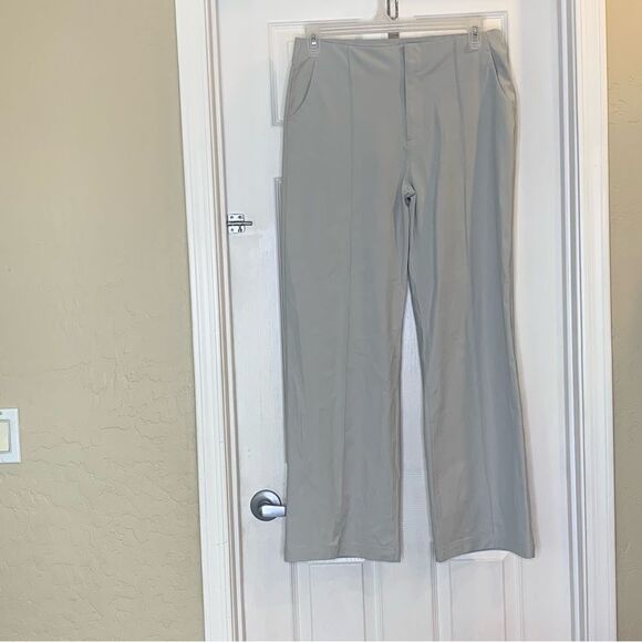 Vuori Women’s Meta Wideleg Pants in Vapor Size Large - Picture 9 of 10
